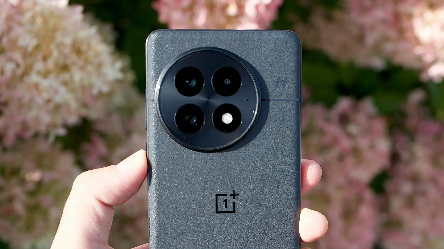 OxygenOS 16.0.3.501 принёс OnePlus 13 функцию прямого питания от сети